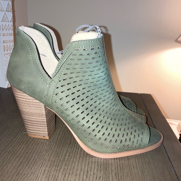 Open toe bootie - Picture 2 of 4